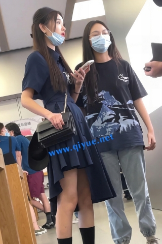 【KKCD㊙️】3024-极品颜值制服学生妹子跟踪上扶梯抄底